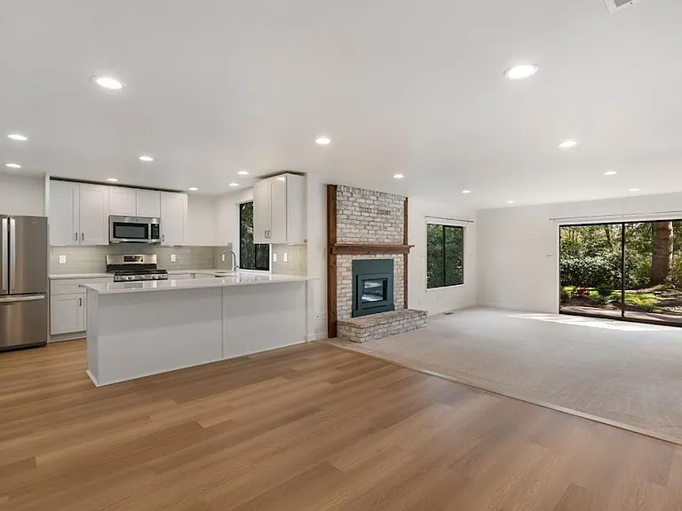 2217 Sahalee Dr W — Photo 3