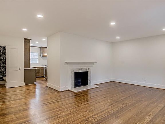 3rd image of 770 Oaklawn Ave