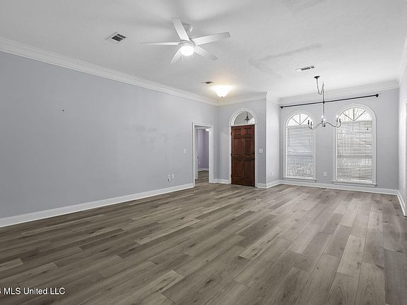 5th image of 286 Azalea Ct