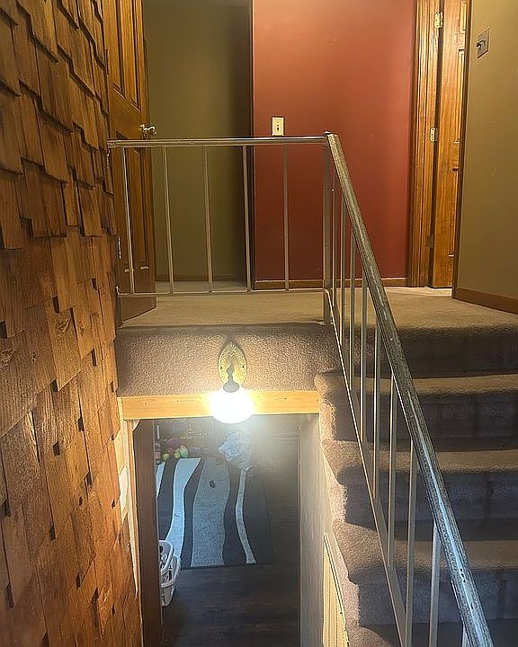 2nd image of 465 Lakeview Dr