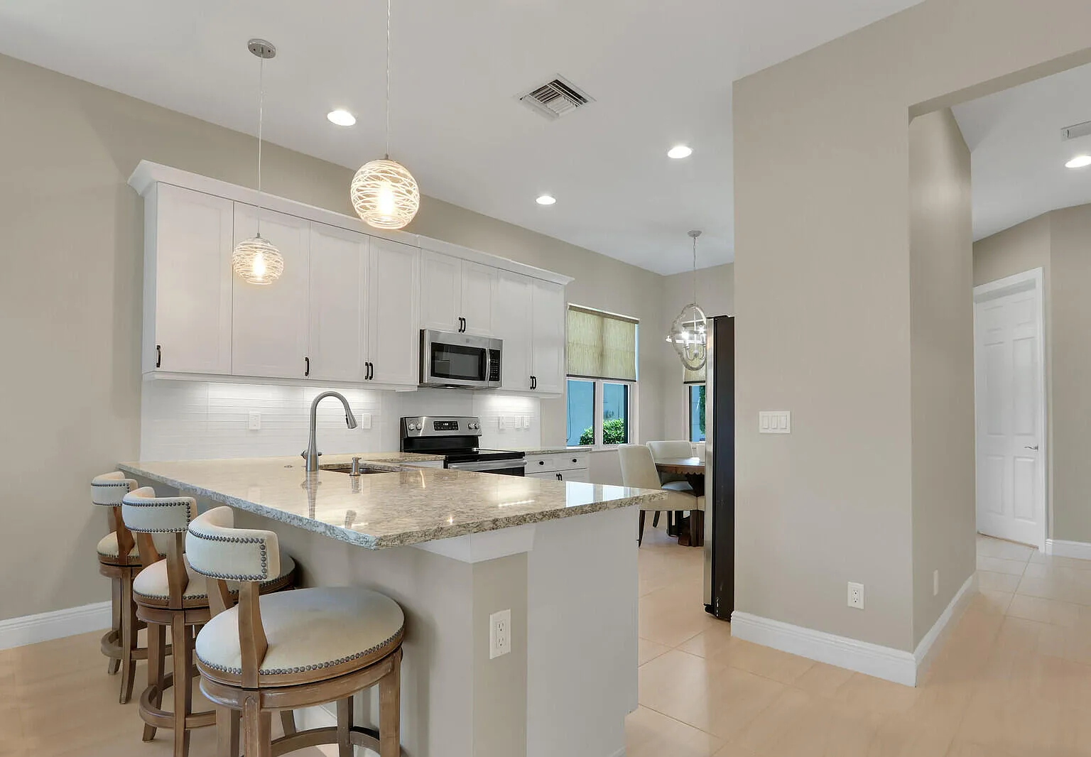 2 bed, 2.0 bath, 1646 sqft, $3,000 — Photo 3