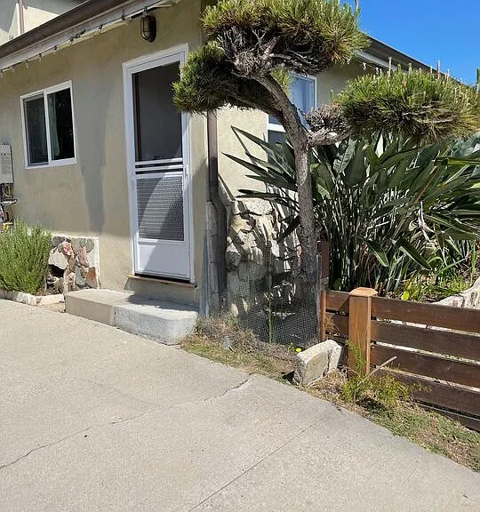 8503 Lilienthal Ave — Photo 11