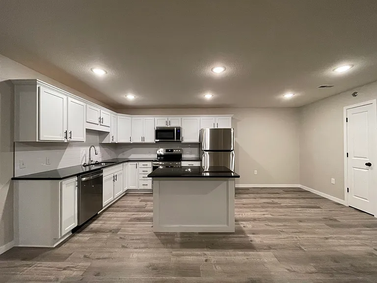 Gateway Place Apartments — Photo 40