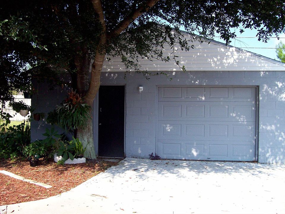 detached garage