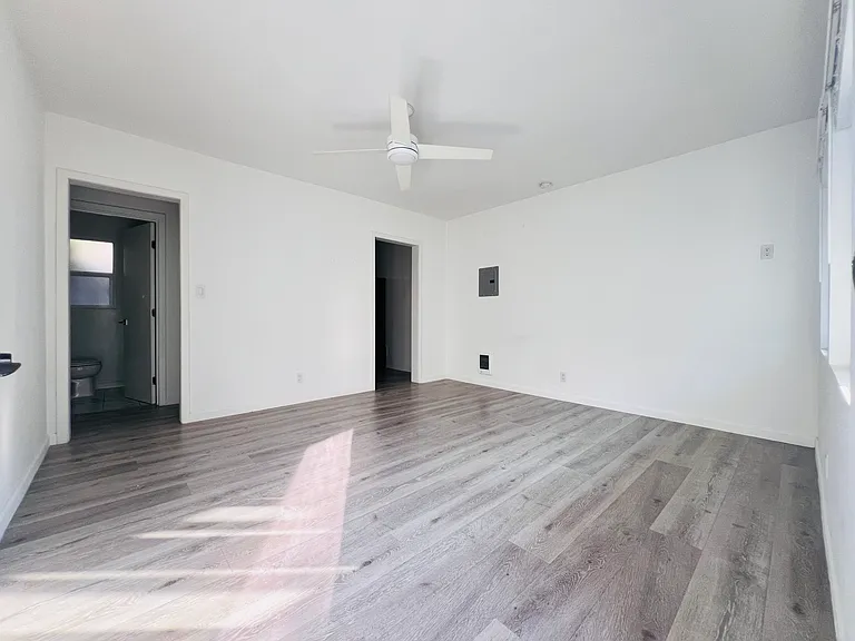 5525 Harold Way #14 — Photo 4