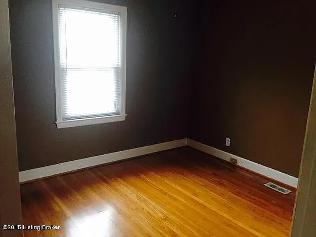 2107 Fort St — Photo 9