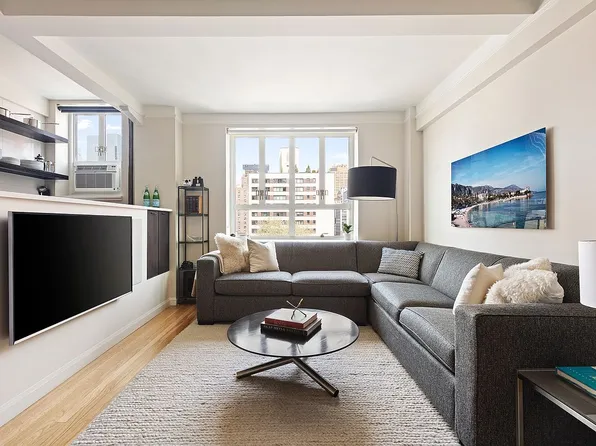 200 W 20th St APT 909, New York, NY 10011