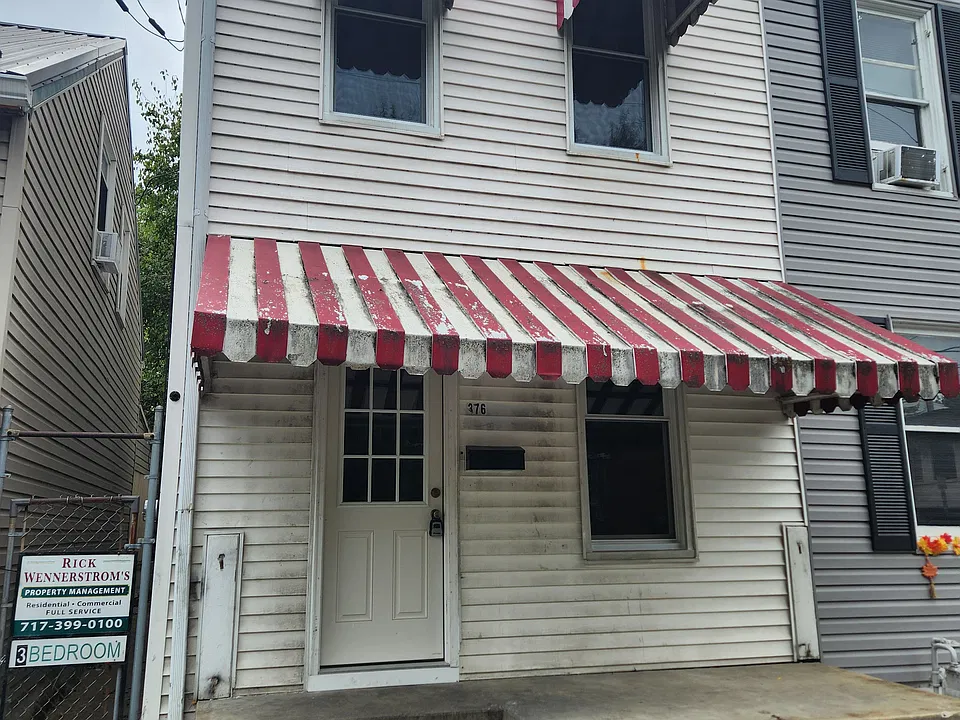376 W King St