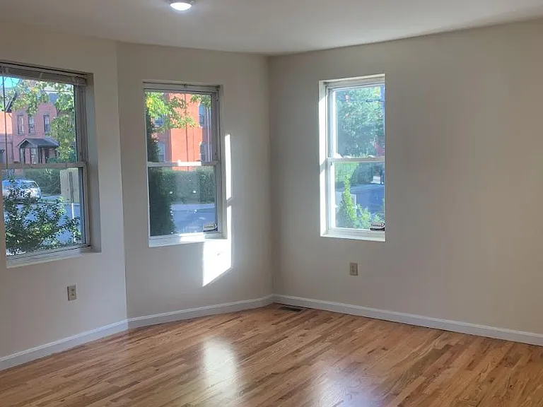 63 Hungerford St — Photo 3