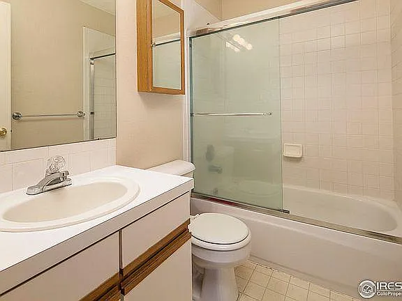 Upstairs Shared Bathroom for Bedroom #2 and #3