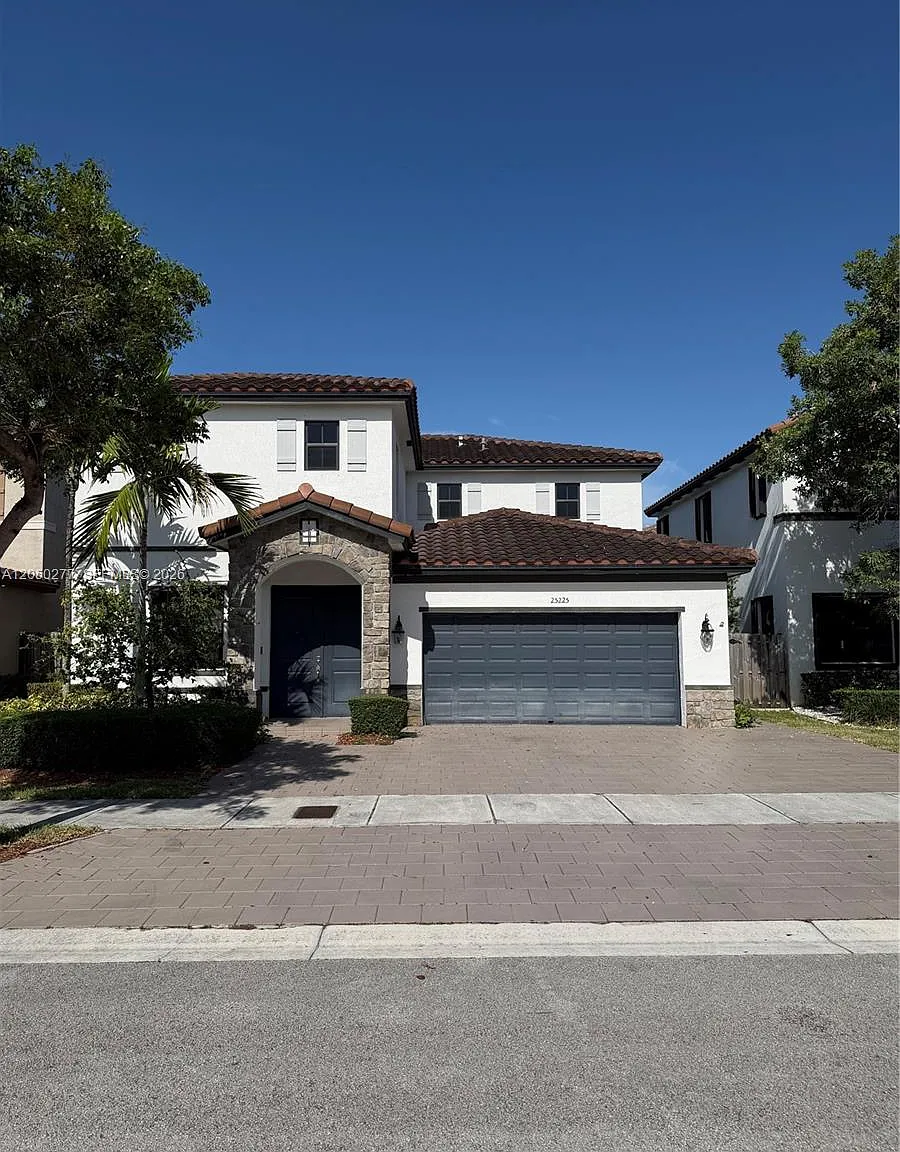 Coco Palm Estates — Photo 1