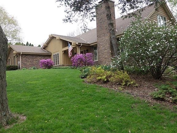 2nd image of 905 Fairview Dr