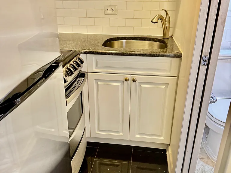 134 E 22nd St #207 — Photo 2