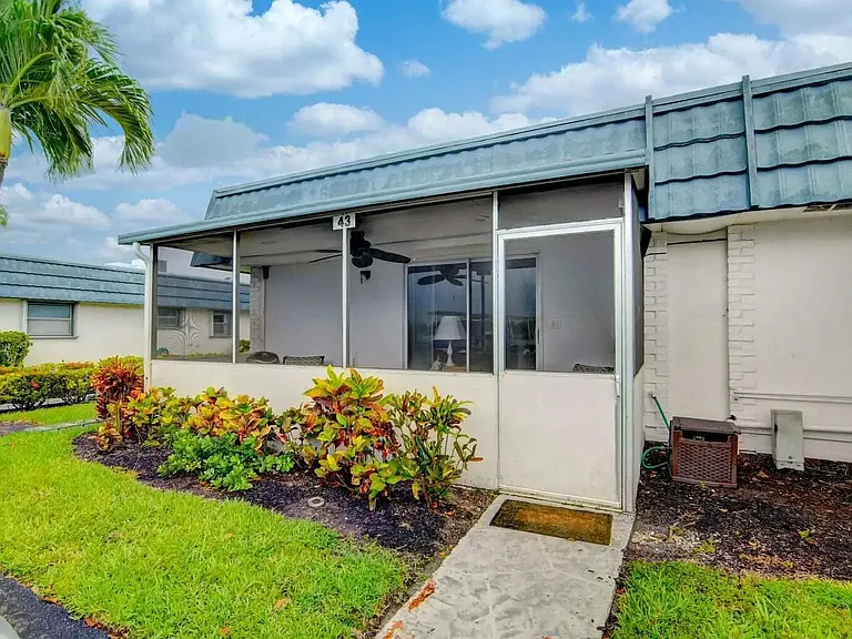 43 Waterford Cir #B — Photo 38