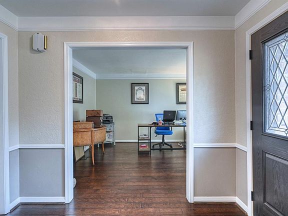 4th image of 1210 Ferndale Dr