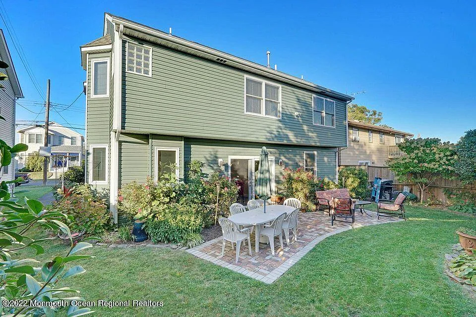 4 bed, 2152 sqft, $4,000 — Photo 2