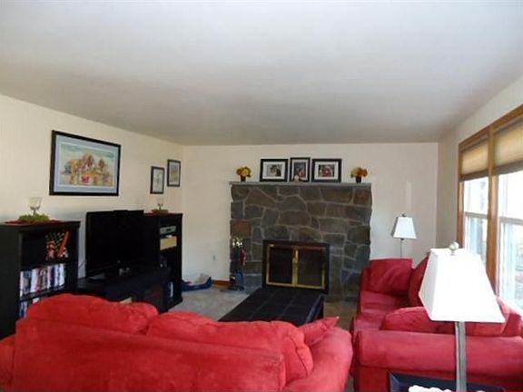 4th image of 4 Lauretta Dr