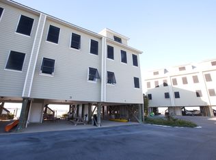 906 Delchamps Ave #2E, Dauphin Island, AL 36528