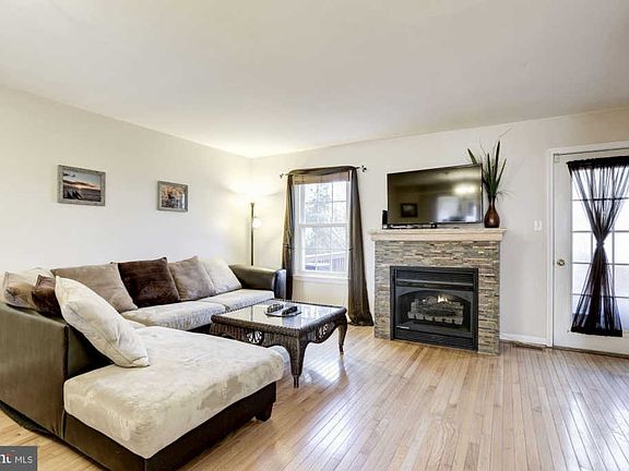 5th image of 543 Richmond Sq NE