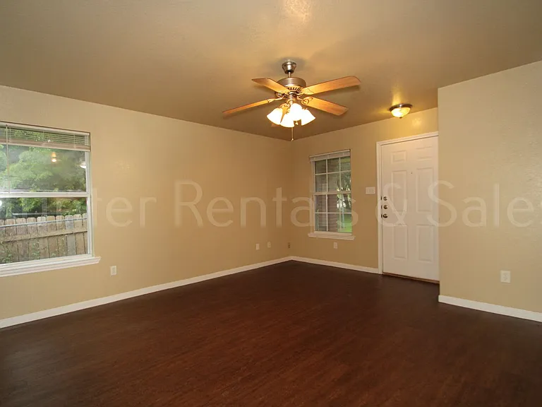 930 Ramblewood St #B — Photo 5
