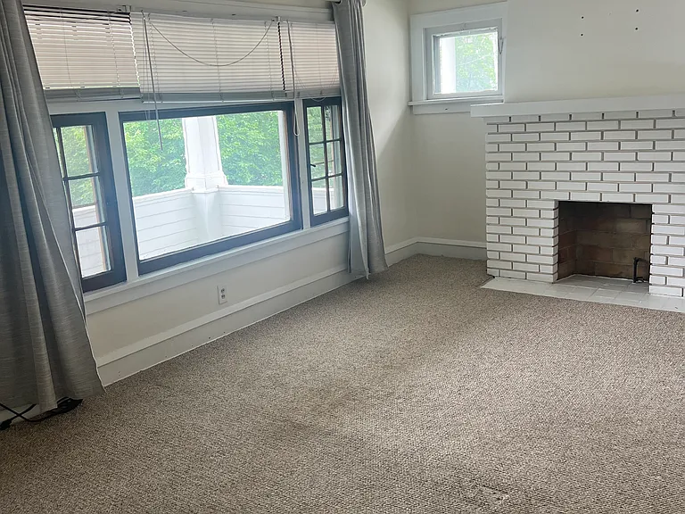 1590 Victoria Ave #2 — Photo 6
