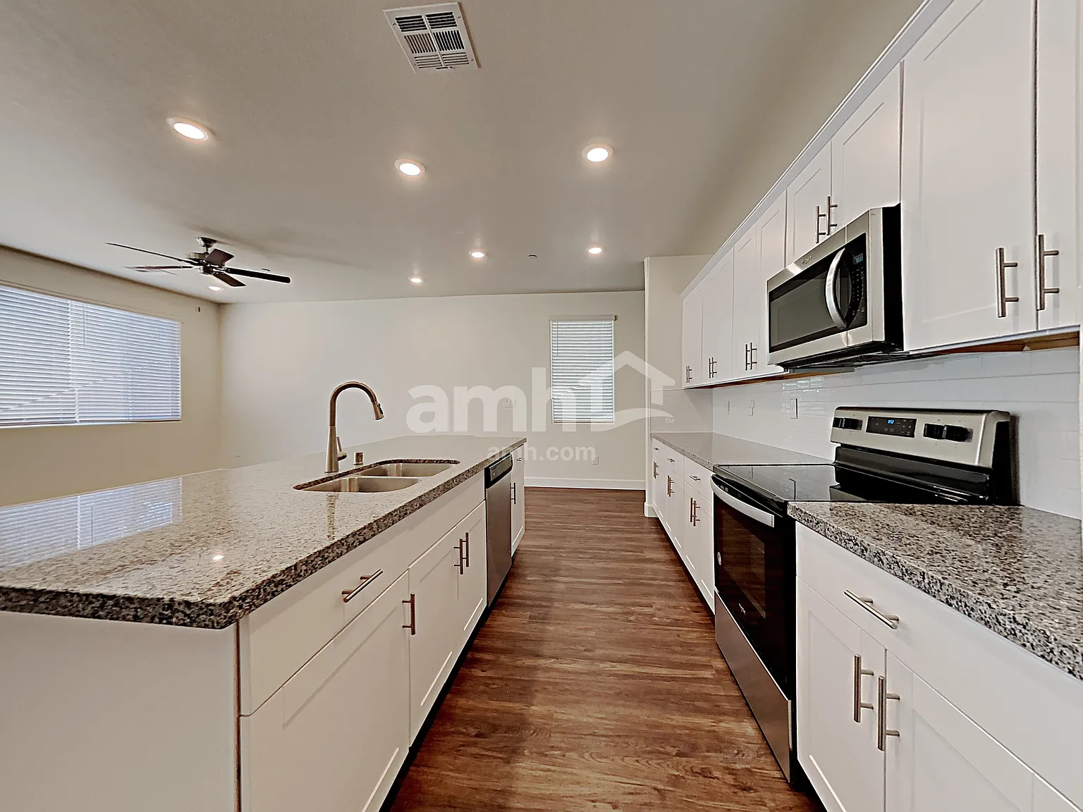 3 bed, 2.5 bath, 2041 sqft, $2,460 — Photo 3
