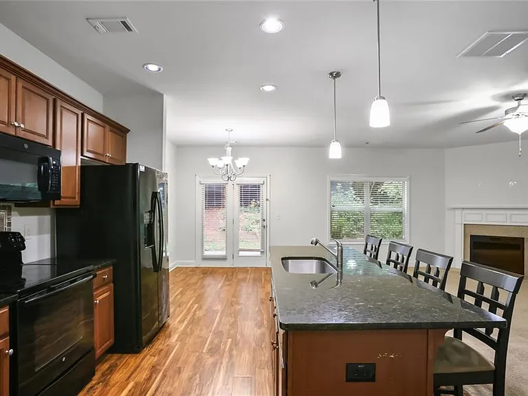 206 Britt Dr S — Photo 4
