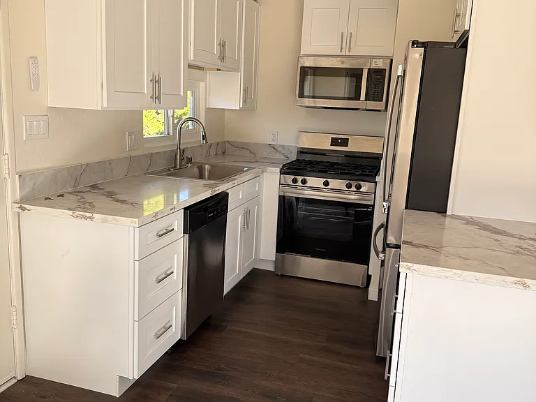 6336 Lake Alturas Ave — Photo 2