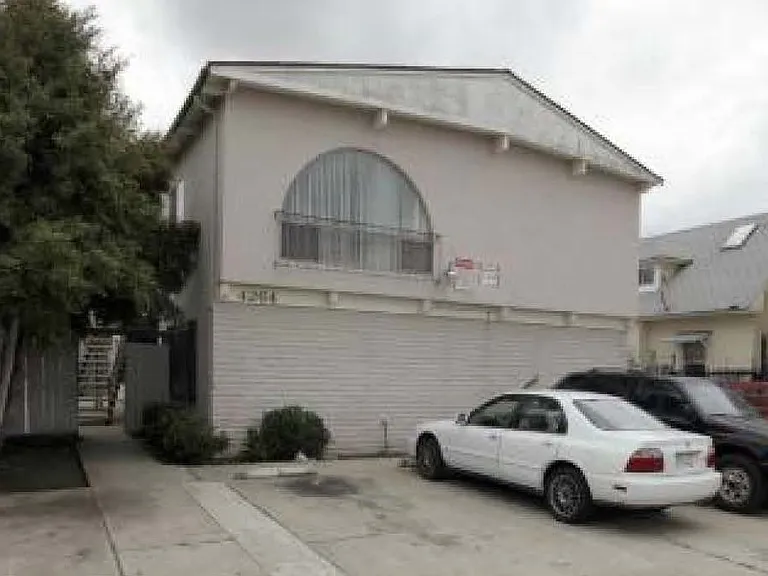 4264 Euclid Ave #6 — Photo 1