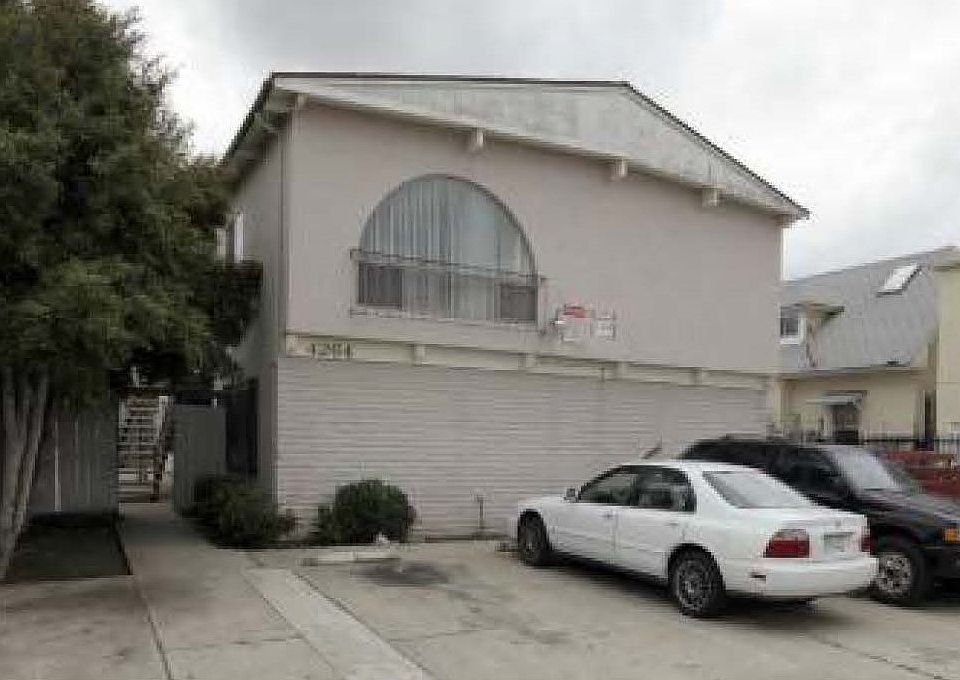 1st image of 4264 Euclid Ave APT 6