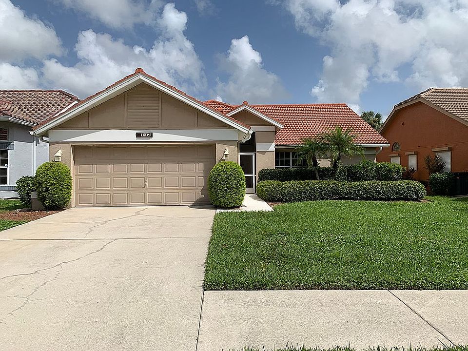 2 Bedroom, Den 2 Bath,