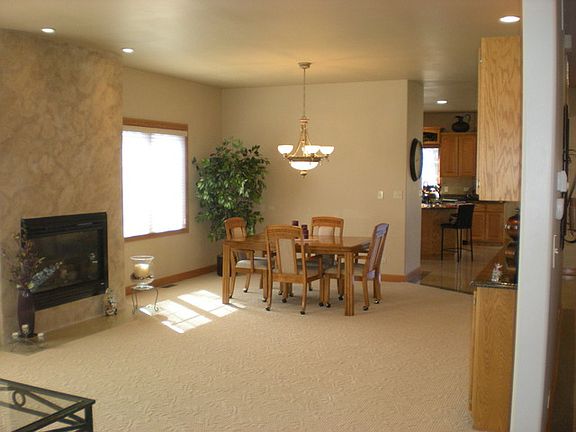 4th image of 4128 N Fairview Ave