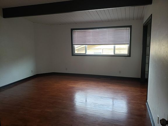 Upstairs bedroom 1 (largest)