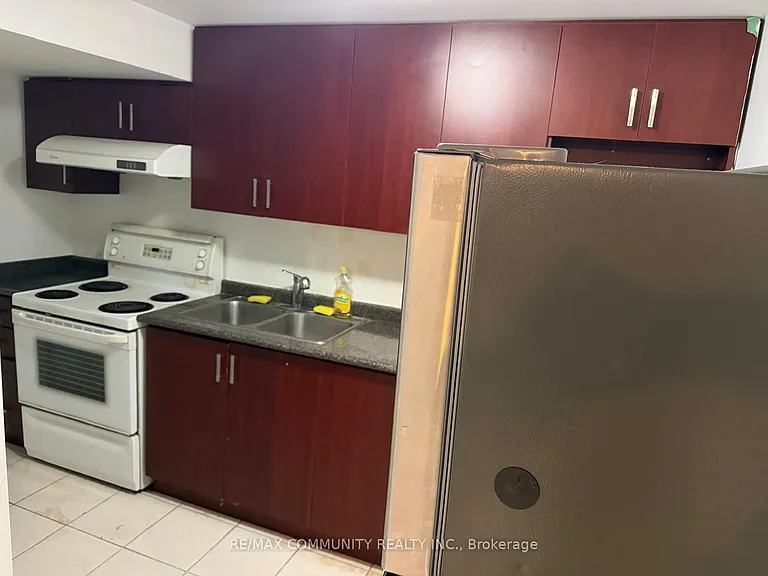 8 Terry Fox St — Photo 6