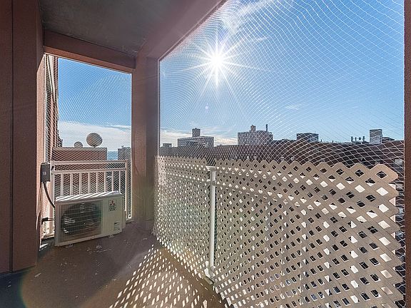 5th image of 50 Oceana Dr W APT 6A