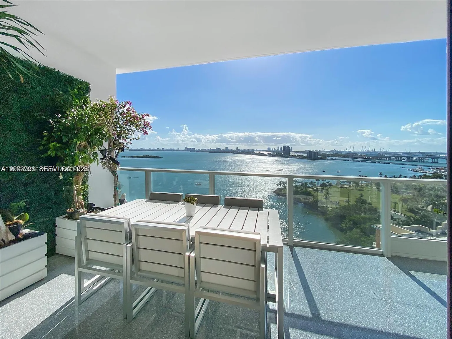 Paramount Bay Condo — Photo 3