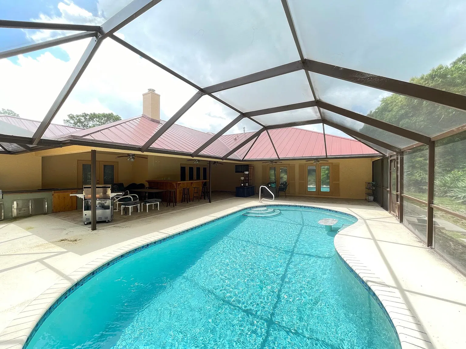 5 bed, 3.5 bath, 2558 sqft, $6,500 — Photo 2