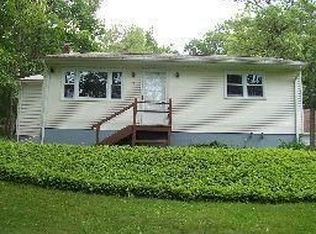 9 Locust St, Highland Lakes, NJ 07422