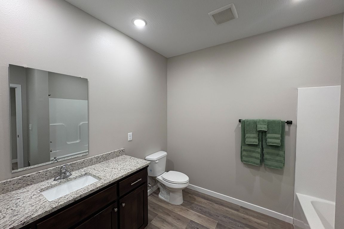 2 bedrooom - Bathroom