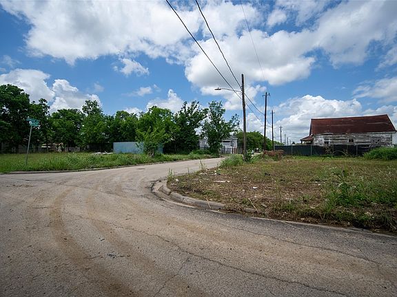 3rd image of 1703 Jensen Dr