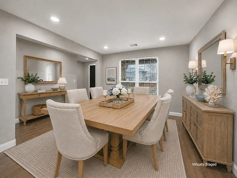 Formal dining or flex room