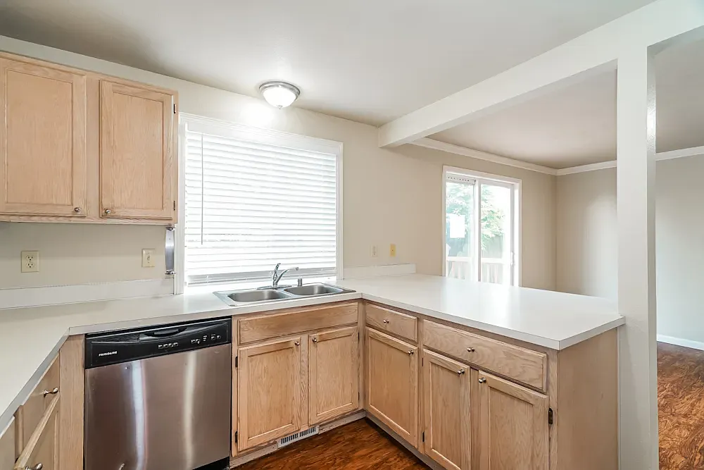3 bed, 2.5 bath, 1875 sqft, $1,995 — Photo 3