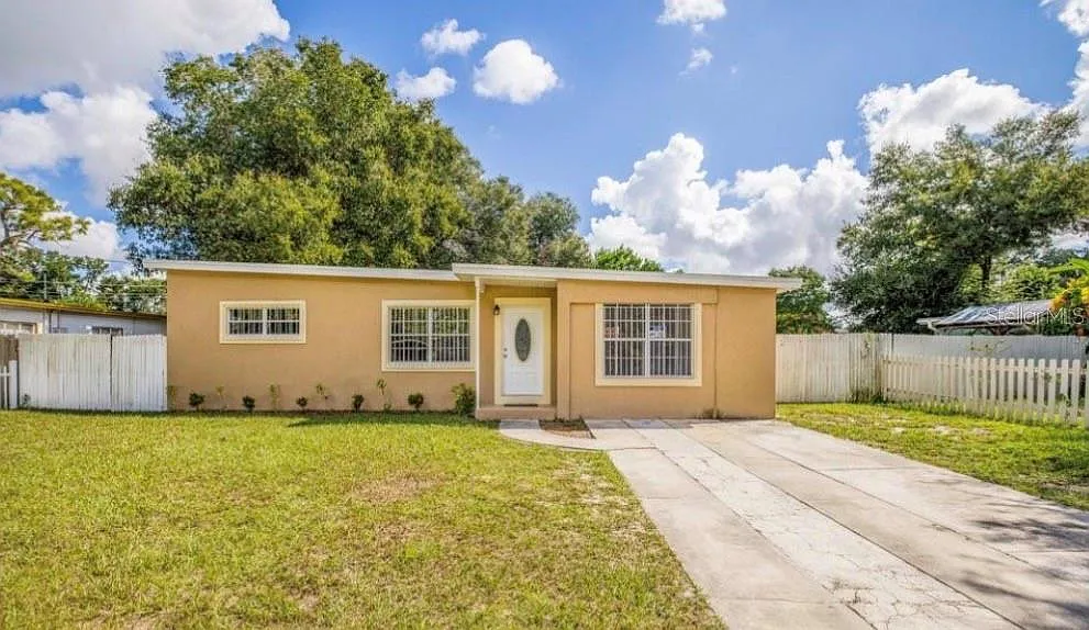 3 bed, 2.0 bath, 1266 sqft, $2,000 — Photo 1