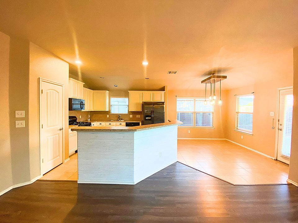 1st image of 837 Lake Worth Trl