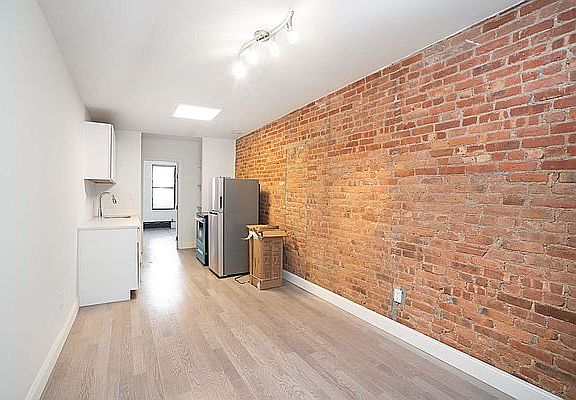 5th image of 307 E 104th St APT 2