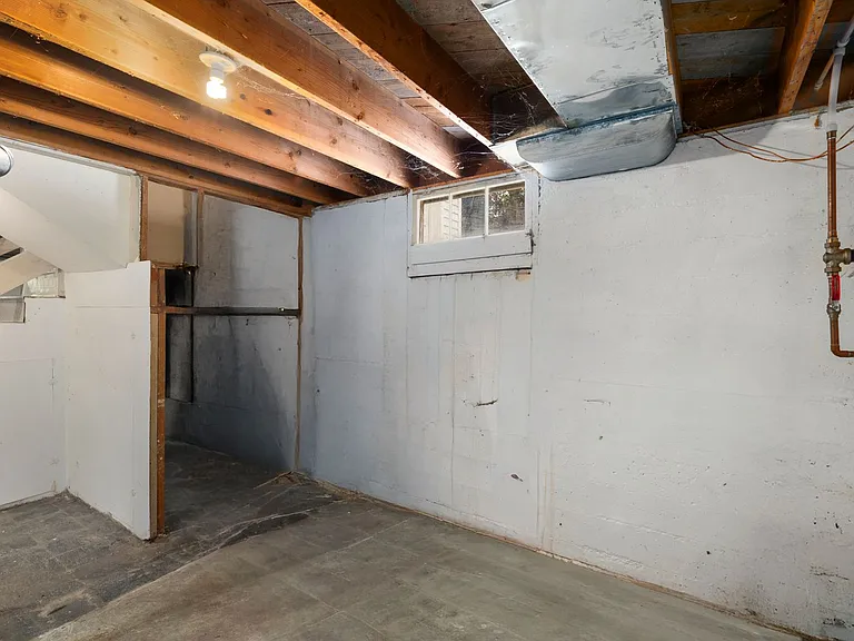 295 NE Alder St — Photo 28
