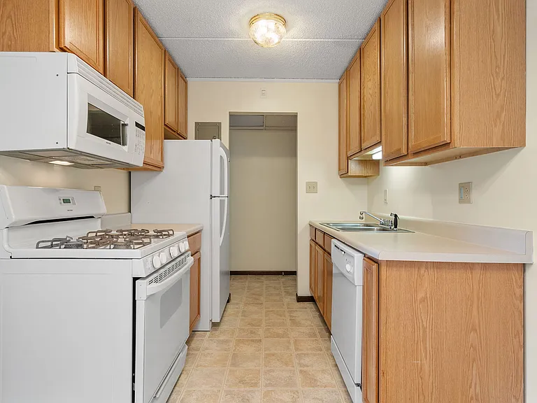 River Bluff Apartments — Photo 13