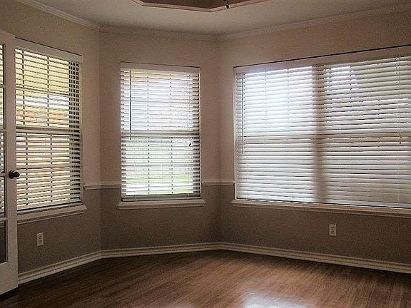 4th image of 7001 Forest Oak Dr
