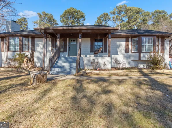 8951 Country Club Dr, Douglasville, GA 30134