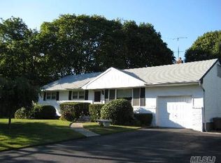7 Sandgate Pl, Melville, NY 11747